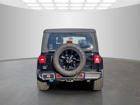 Used 2022 Jeep Wrangler Unlimited Sahara w/ Cold Weather Group image 5