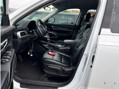 Used 2020 Kia Telluride LX FWD image 3