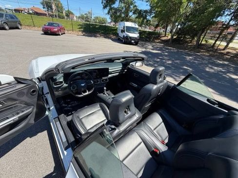 Used 2025 Ford Mustang Premium RWD image 23