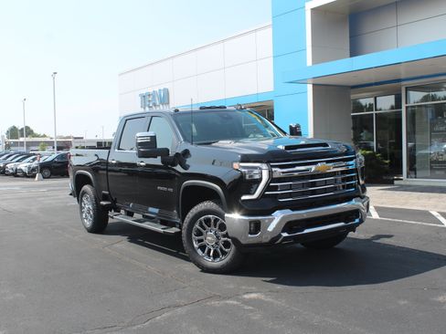 New 2026 Chevrolet Silverado 2500 LTZ w/ LTZ Premium Package AWD/4WD image 5