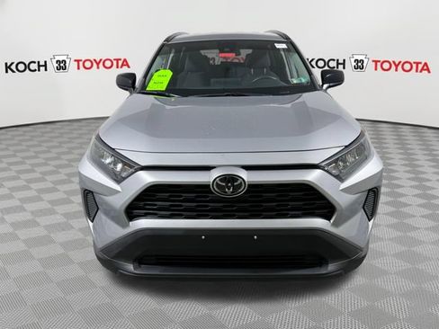 Used 2021 Toyota RAV4 LE AWD/4WD image 2