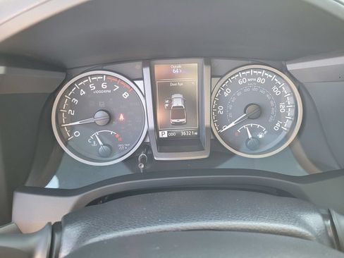 Used 2022 Toyota Tacoma TRD Off-Road w/ TRD Premium Off Road Package AWD/4WD image 24