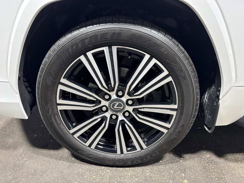 Certified 2025 Lexus LX 700h Luxury image 10