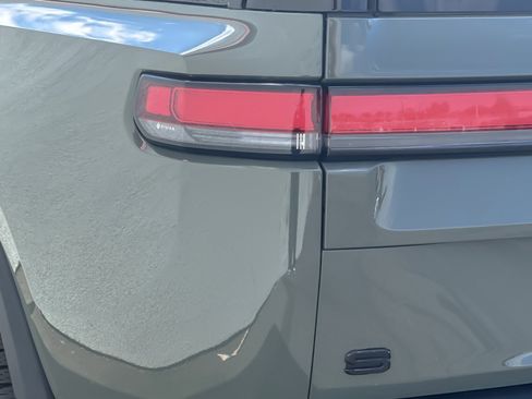 Used 2023 Rivian R1S Launch Edition image 27