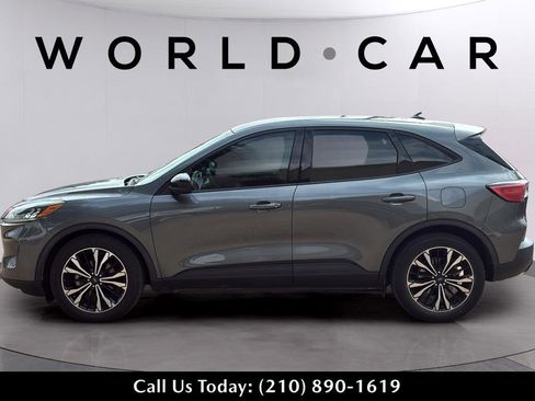 Used 2022 Ford Escape SE w/ SE Sport Appearance Package FWD image 11