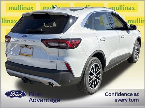 Certified 2025 Ford Escape SE w/ PHEV Premium Package image 4