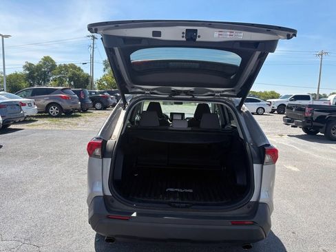 Used 2021 Toyota RAV4 XLE w/ Convenience Package AWD/4WD image 12