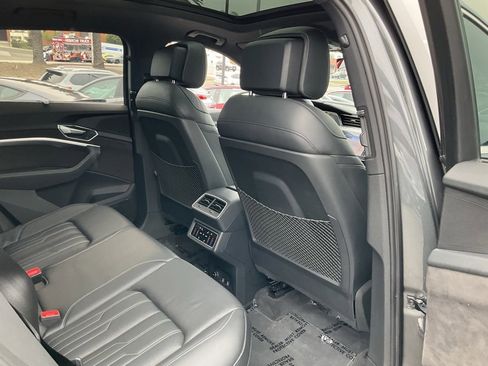 Used 2019 Audi e-tron Prestige w/ Prestige Package image 47