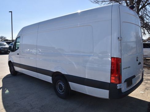 Used 2025 Mercedes-Benz Sprinter 2500 image 8