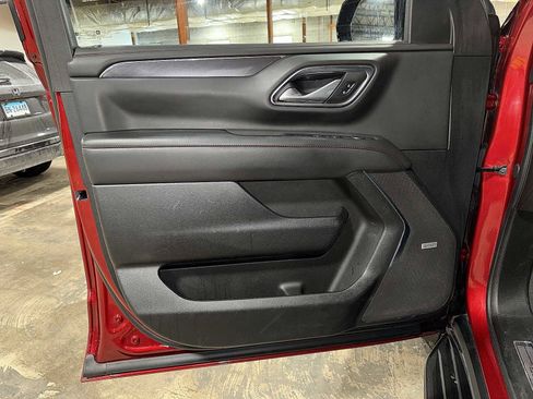 Used 2024 Chevrolet Suburban RST w/ Luxury Package image 32