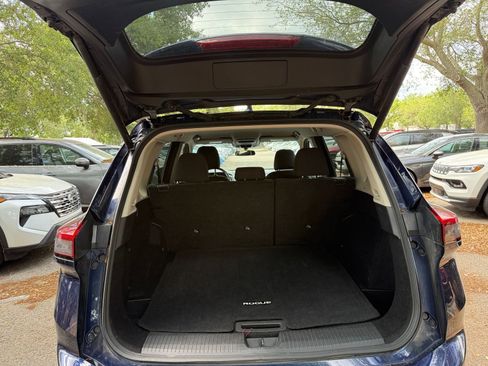 Used 2025 Nissan Rogue SV FWD image 30