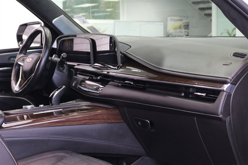 Used 2024 Cadillac Escalade Sport Platinum w/ LPO, ONYX Package AWD/4WD image 60