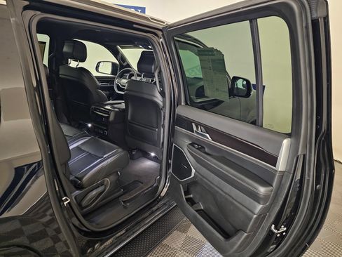 Used 2023 Jeep Wagoneer L 4WD image 29