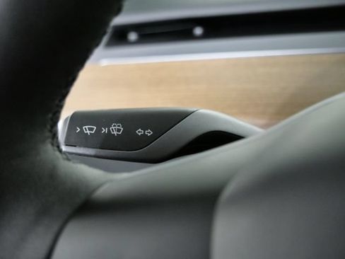 Used 2023 Tesla Model Y Long Range AWD/4WD image 24