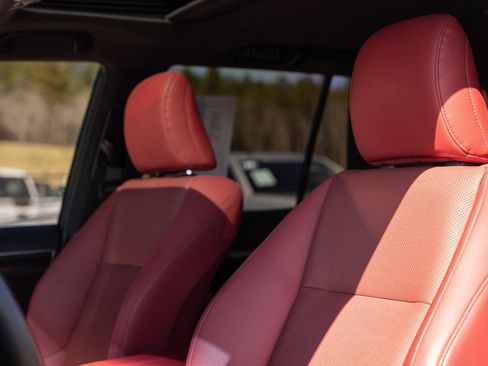 Used 2023 Lexus GX 460 Premium w/ Premium Package image 22