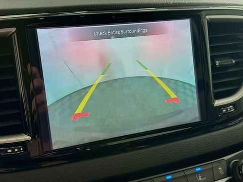 Used 2023 Chrysler Pacifica Touring-L image 22