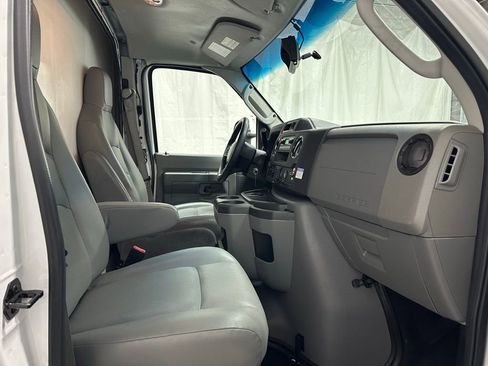 Used 2024 Ford E-350 and Econoline 350 Super Duty image 42