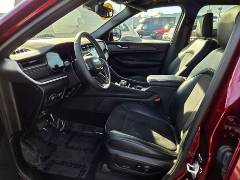 Certified 2024 Jeep Grand Cherokee Altitude image 21