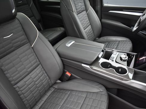 Certified 2026 Cadillac Escalade ESV V w/ LPO, ONYX Package image 38