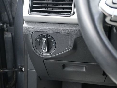 Used 2022 Volkswagen Atlas Cross Sport SE image 8