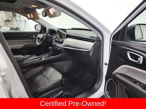 Certified 2022 Jeep Compass Latitude w/ Sun and Sound Group AWD/4WD image 32