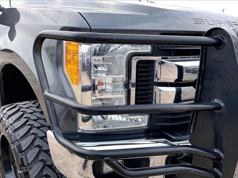 Used 2017 Ford F250 XLT w/ XLT Value Package image 33