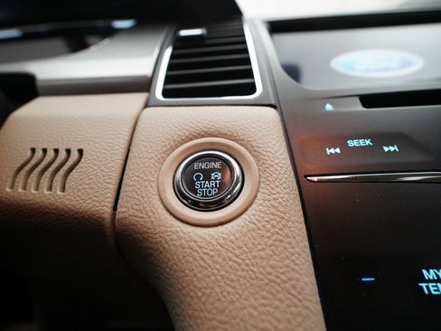 Used 2016 Ford Taurus SEL w/ Equipment Group 201A image 32