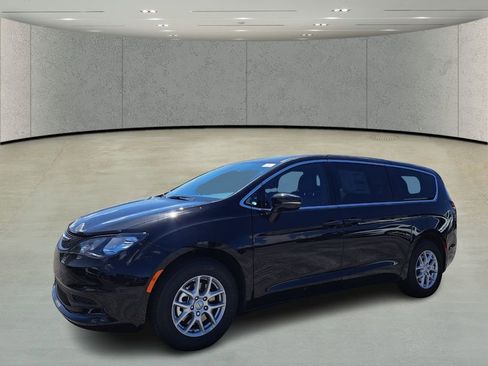 New 2025 Chrysler Voyager LX image 9