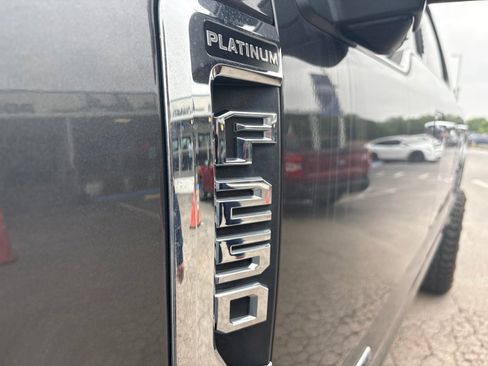 Used 2020 Ford F250 Platinum w/ FX4 Off-Road Package AWD/4WD image 11