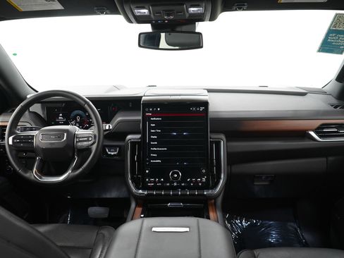 Used 2025 GMC Yukon XL Denali AWD/4WD image 14