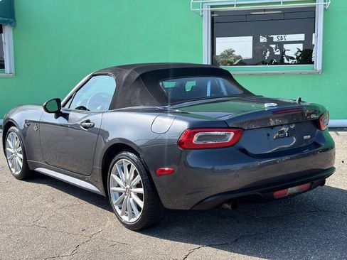 Used 2017 FIAT 124 Spider Lusso RWD image 3