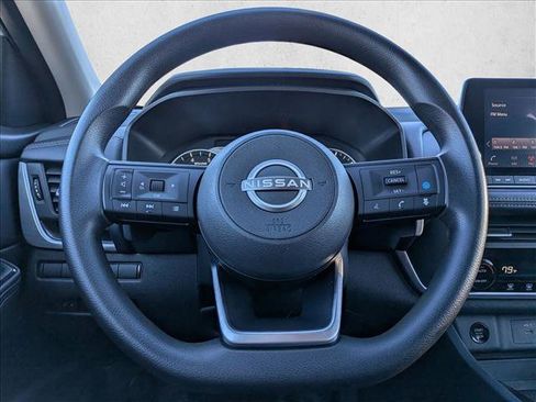 Used 2024 Nissan Rogue SV image 15