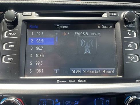 Used 2019 Toyota Highlander Plus FWD image 13