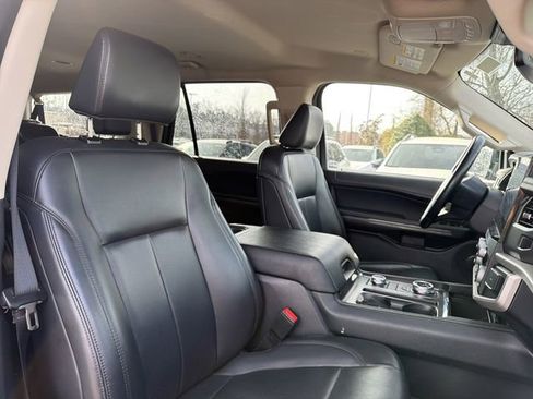 Used 2023 Ford Expedition Max XLT image 19