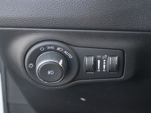 Used 2021 Jeep Compass Latitude w/ Sun and Sound Group image 25