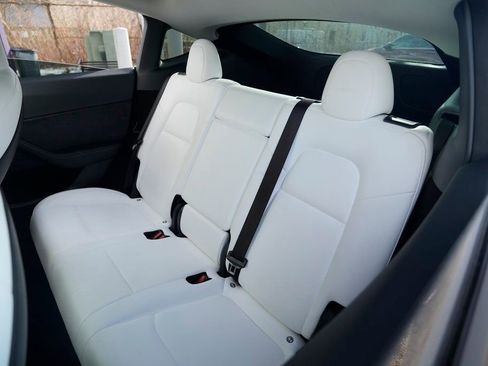 Used 2023 Tesla Model Y 2WD image 20