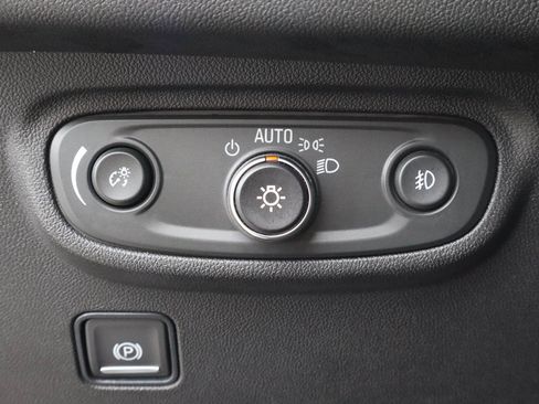 Used 2024 GMC Terrain SLT AWD/4WD image 17