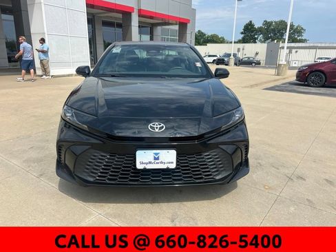 Used 2025 Toyota Camry SE FWD image 3