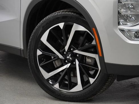 Used 2024 Mitsubishi Outlander SE image 4