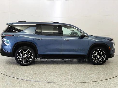 Used 2025 Chevrolet Traverse High Country FWD image 8
