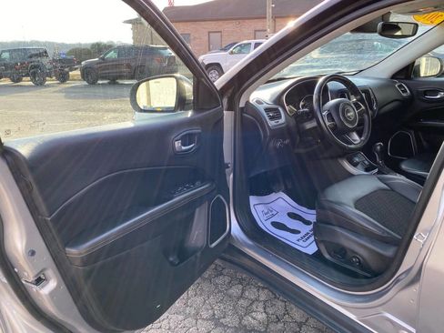 Used 2018 Jeep Compass Latitude w/ Popular Equipment Group AWD/4WD image 10
