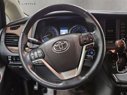Used 2019 Toyota Sienna Limited image 13