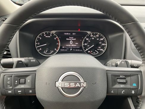 Used 2025 Nissan Rogue SV AWD/4WD image 12