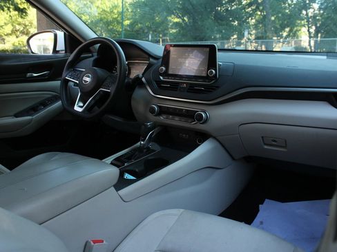 Used 2020 Nissan Altima 2.5 S FWD image 25