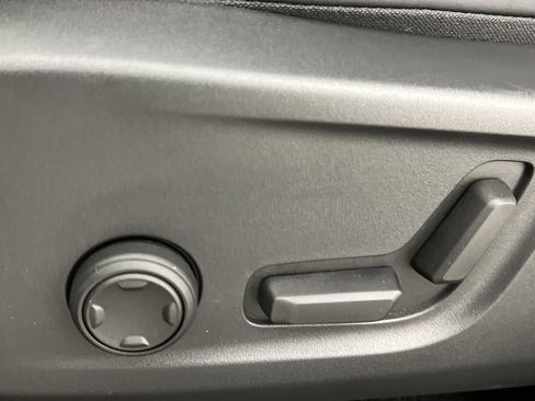 Used 2023 Volvo XC40 Recharge Plus image 16