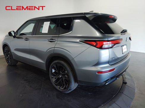 Used 2022 Mitsubishi Outlander SE image 8