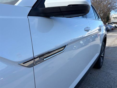 New 2026 Volkswagen Atlas Cross Sport SE image 7