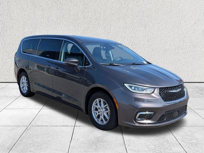 Used 2023 Chrysler Pacifica Touring-L