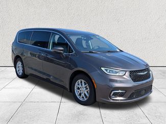 Used 2023 Chrysler Pacifica Touring-L FWD video 1