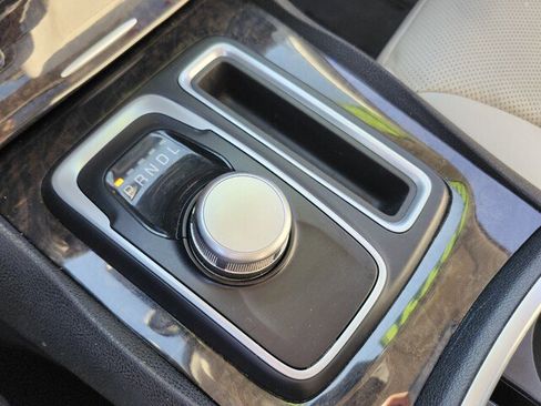 Used 2017 Chrysler 300 C w/ Safetytec Plus Group image 38